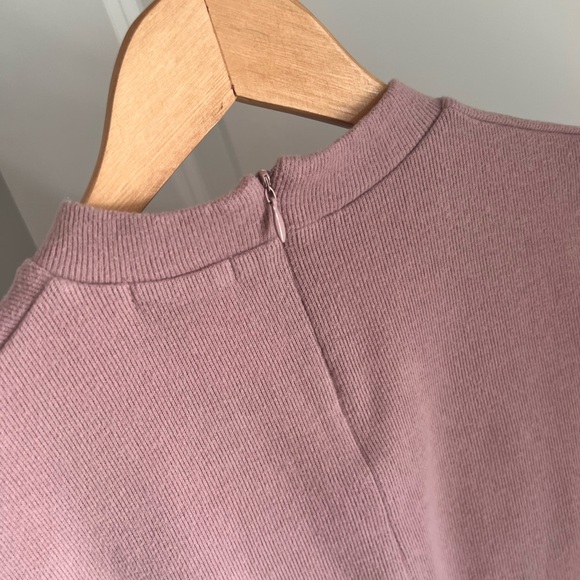 Keyhole cleavage blouse - Picture 2 of 3